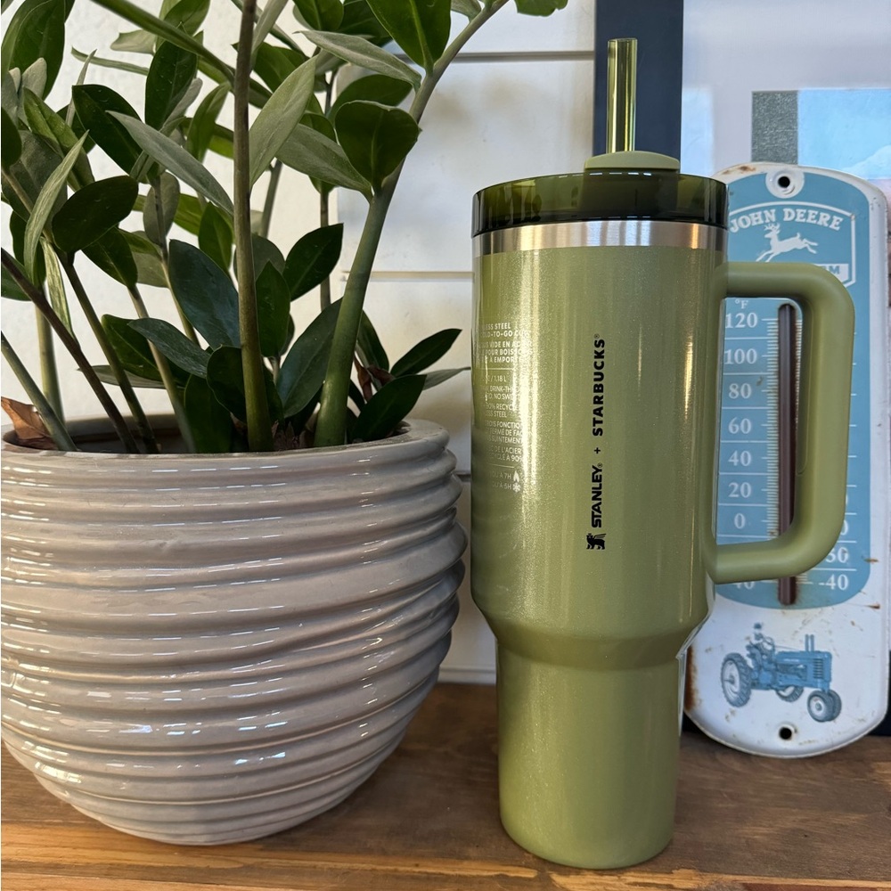 🌿Stanley Starbucks Olive Green🌿